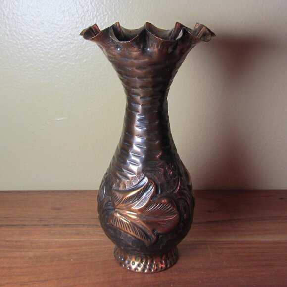 Persian or Middle Eastern hammered copper bud vase repoussé vintage (W3893) - Picture 1 of 7